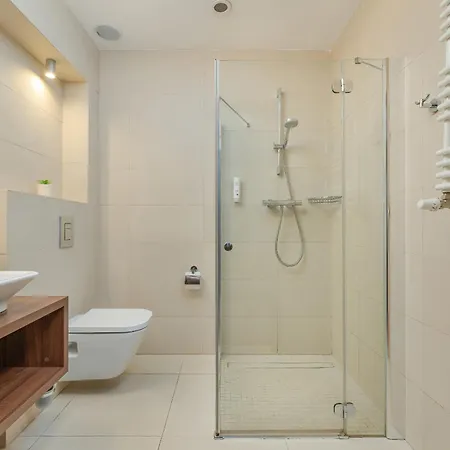 Apartment Promenada Gwiazd Z Balkonem I Klimatyzacja By Renters