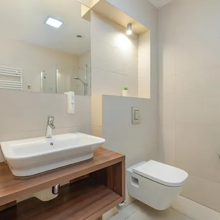 Apartment Promenada Gwiazd Z Balkonem I Klimatyzacja By Renters