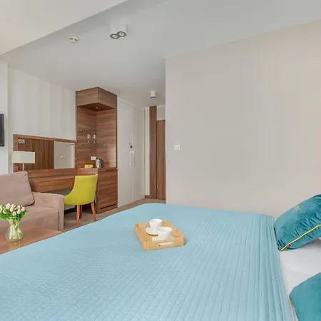 Apartment Promenada Gwiazd Z Balkonem I Klimatyzacja By Renters
