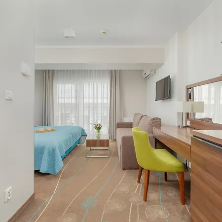 Promenada Gwiazd Z Balkonem I Klimatyzacja By Renters Apartment *