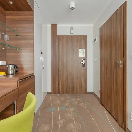 Promenada Gwiazd Z Balkonem I Klimatyzacja By Renters Apartament *